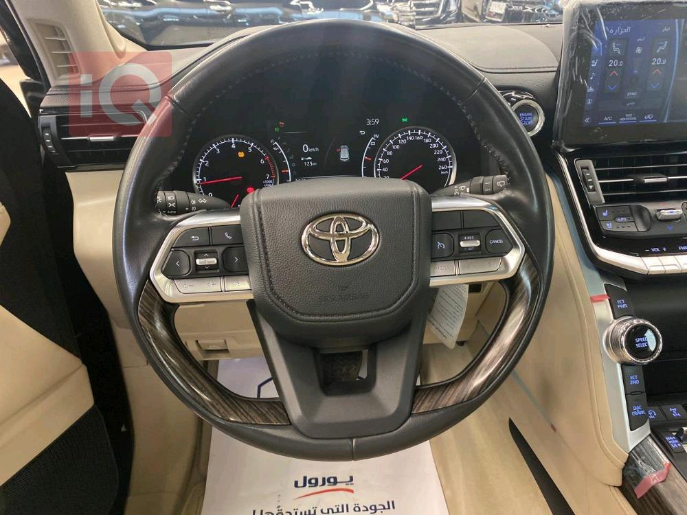 تۆیۆتا لاند کروزەر